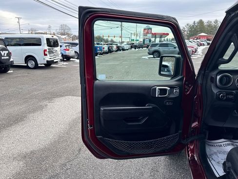 Used 2022 Jeep Gladiator Sport image 11