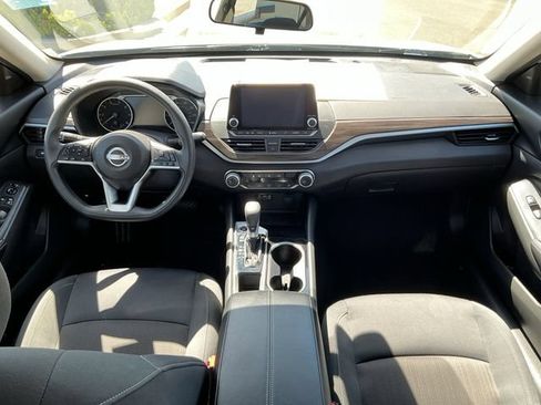 Used 2024 Nissan Altima 2.5 SV FWD image 26