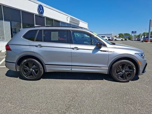 Used 2024 Volkswagen Tiguan SE R-Line AWD/4WD image 7