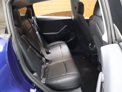Used 2022 Tesla Model Y Long Range AWD/4WD image 39