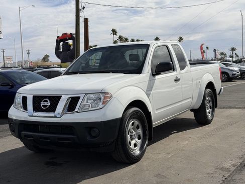 Used 2020 Nissan Frontier S image 2