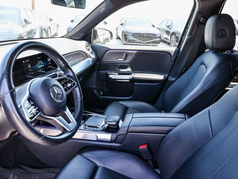Used 2021 Mercedes-Benz GLB 250 w/ Premium Package image 20