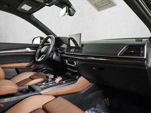 Certified 2025 Audi Q5 e Premium Plus w/ Premium Plus Package image 23