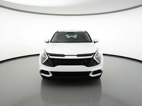 Used 2025 Kia Sportage LX FWD image 2