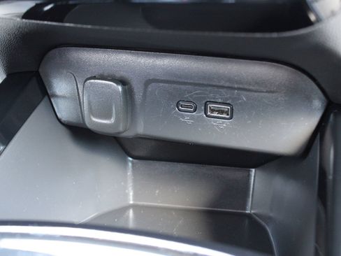 Used 2025 Chevrolet Trax LT w/ LT Convenience Package FWD image 37