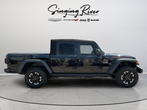 Used 2024 Jeep Gladiator Rubicon w/ Safety Group AWD/4WD image 8