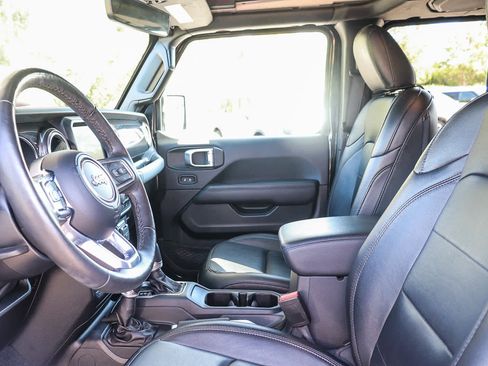 Used 2022 Jeep Wrangler Unlimited Sahara AWD/4WD image 15