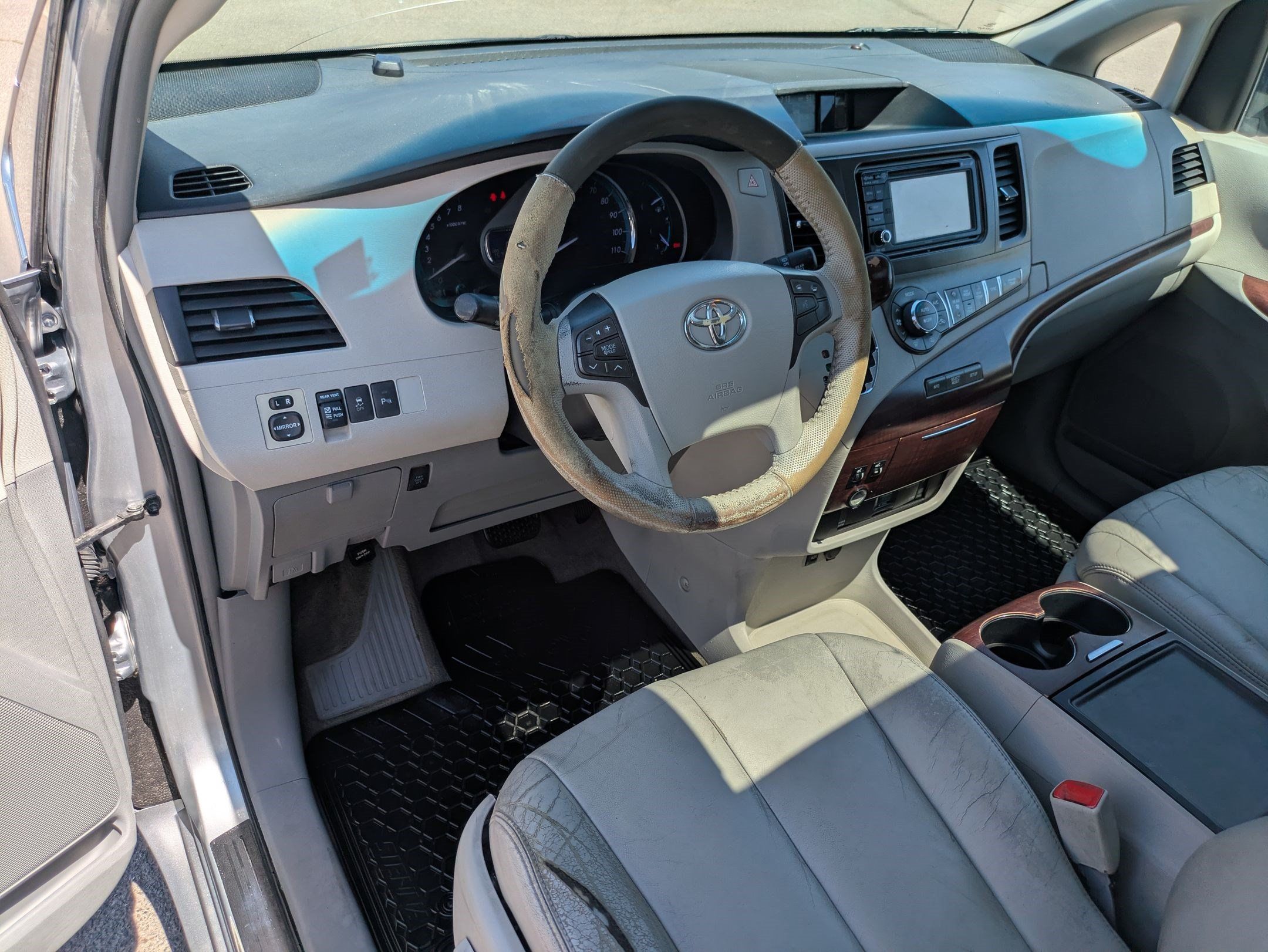 Used 2012 Toyota Sienna XLE w/ Entertainment Pkg FWD image 14