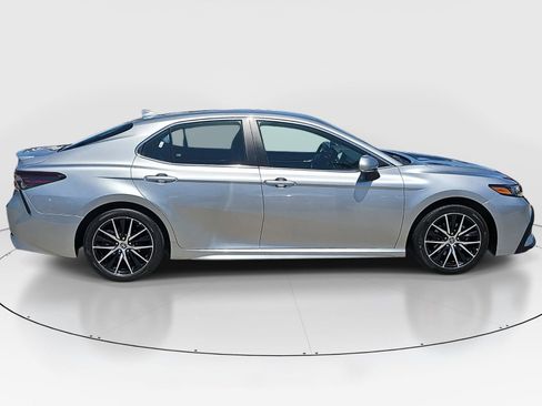Used 2023 Toyota Camry SE FWD image 4