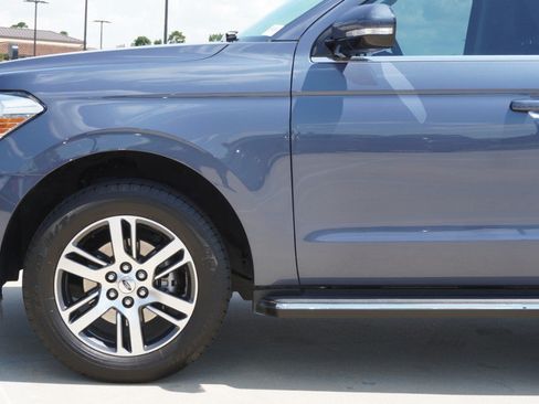 Used 2022 Ford Expedition XLT RWD image 10