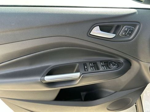 Used 2019 Ford Escape Titanium image 17