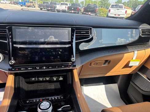 New 2026 Jeep Grand Wagoneer Summit AWD/4WD image 18