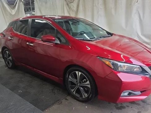 Used 2022 Nissan Leaf SV image 2