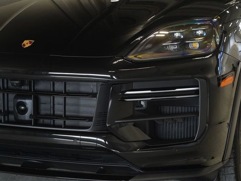 Used 2025 Porsche Cayenne Turbo GT image 7