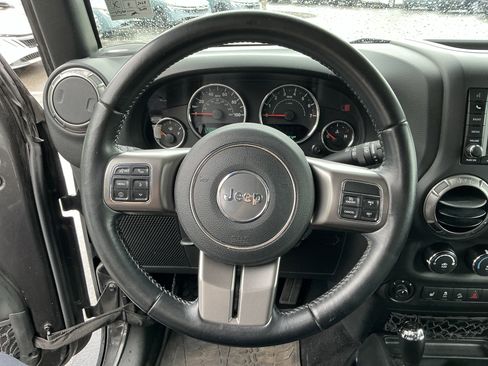 Used 2018 Jeep Wrangler Unlimited Sahara AWD/4WD image 14