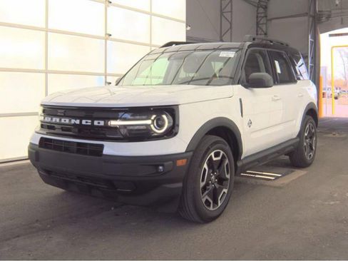 Used 2022 Ford Bronco Sport Outer Banks w/ Tech Package AWD/4WD image 2