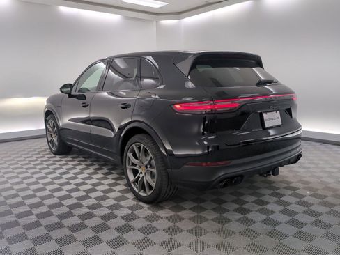 Used 2023 Porsche Cayenne E-Hybrid image 3