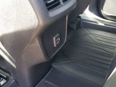 Used 2023 Chevrolet Equinox LT image 24