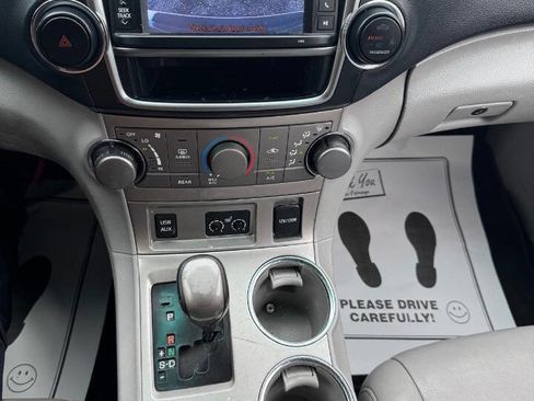 Used 2013 Toyota Highlander SE image 20