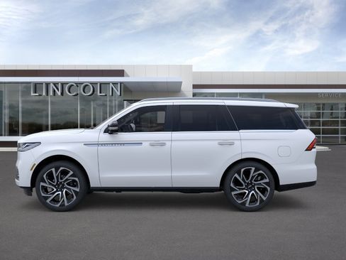 New 2026 Lincoln Navigator Reserve AWD/4WD image 3