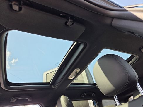 Used 2022 MINI Cooper Clubman S w/ Premium Package image 20