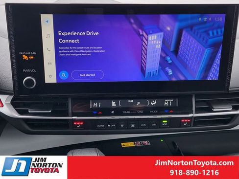 Used 2025 Toyota Sienna XLE image 19