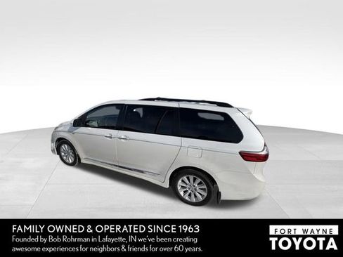 Used 2020 Toyota Sienna Limited Premium image 7