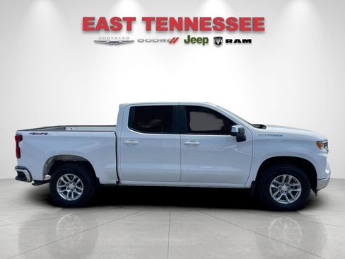 Used 2022 Chevrolet Silverado 1500 LT AWD/4WD image 2