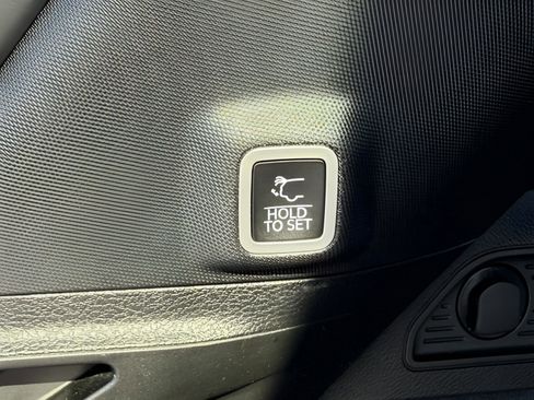 Used 2023 Jeep Grand Cherokee Summit AWD/4WD image 9