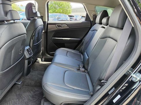 Used 2025 Kia Sportage EX image 18
