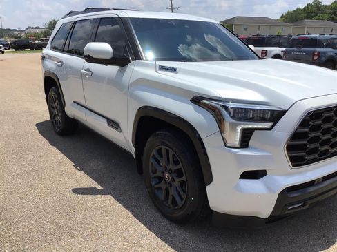 Used 2025 Toyota Sequoia Platinum AWD/4WD image 8