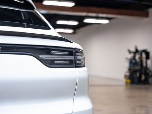 Used 2022 Porsche Cayenne Turbo S image 14