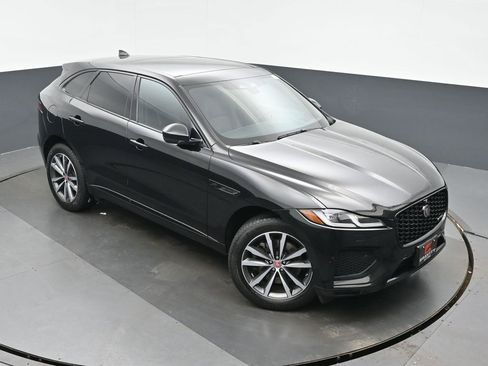 Used 2021 Jaguar F-PACE R-Dynamic S image 32