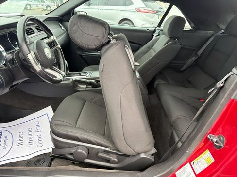 Used 2013 Ford Mustang 2dr Conv V6 image 11