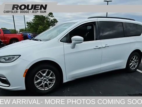 Used 2022 Chrysler Pacifica Touring-L FWD image 1