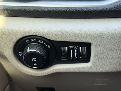 Used 2020 Chrysler Pacifica Limited w/ Advanced Safetytec Group image 31