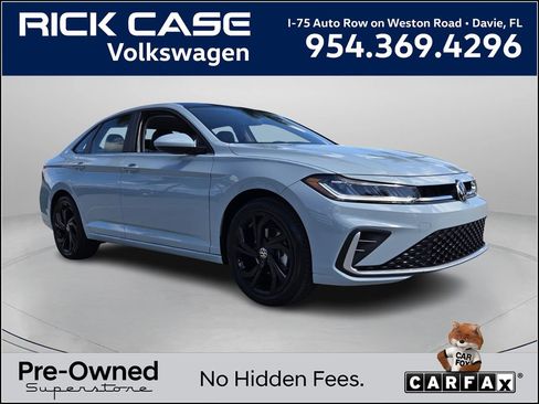 Certified 2025 Volkswagen Jetta SE w/ Sunroof Package image 1