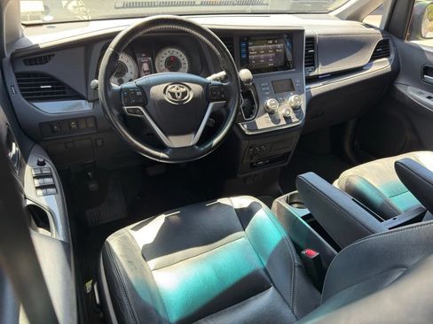 Used 2015 Toyota Sienna SE Premium FWD image 6