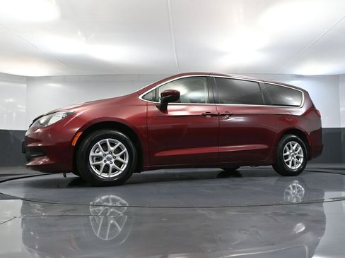 Used 2021 Chrysler Voyager LX image 52