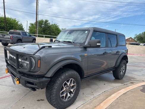 Used 2022 Ford Bronco Badlands image 7