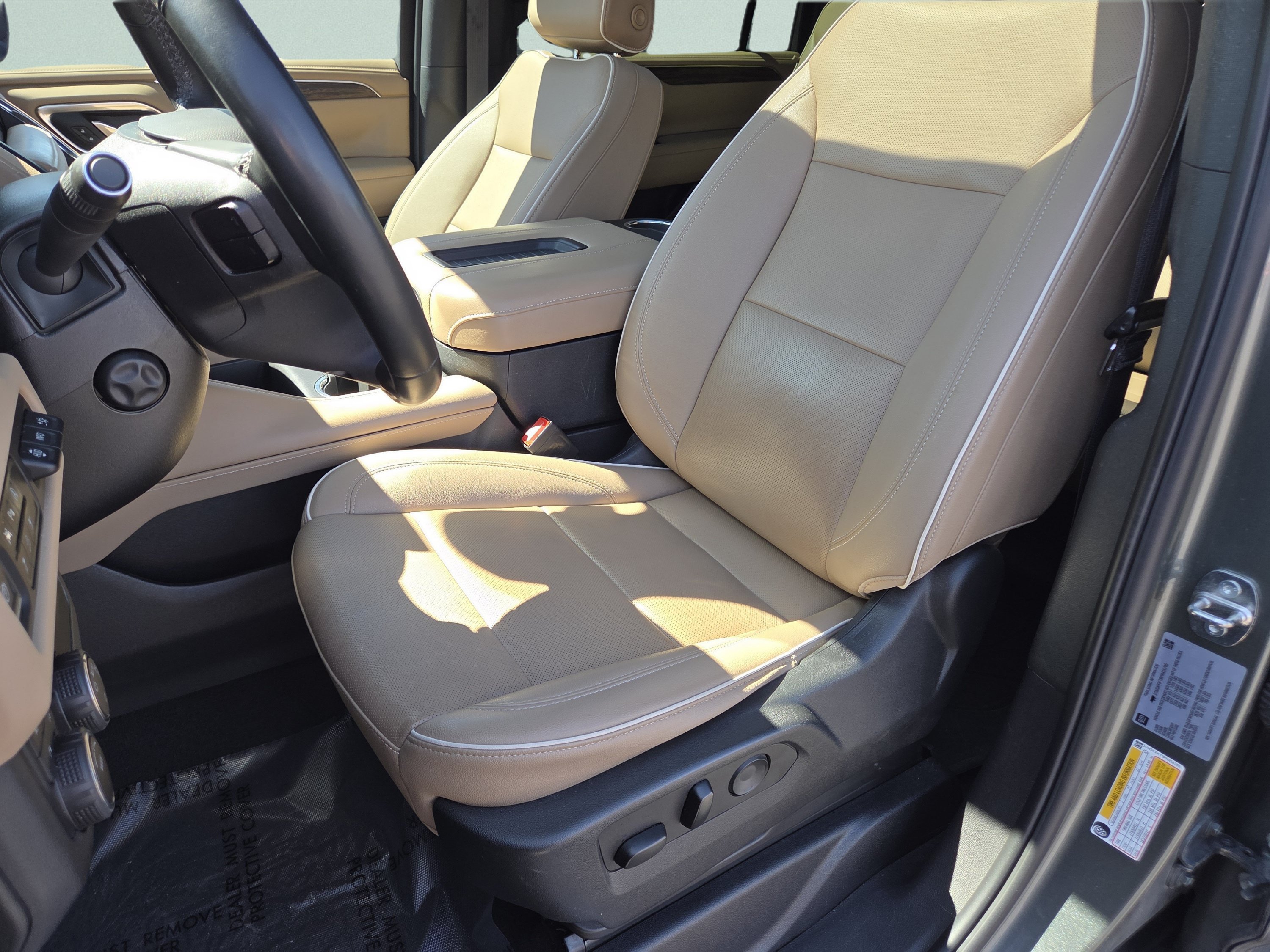 Used 2023 Chevrolet Suburban Premier AWD/4WD image 6