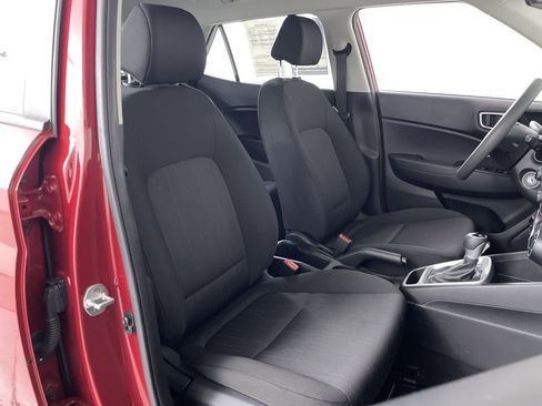 Used 2022 Hyundai Venue SE image 22