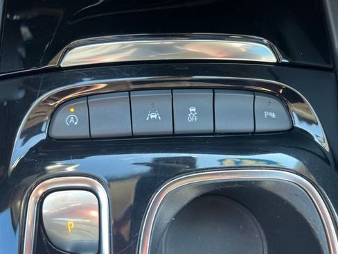 Used 2023 Buick Envision Essence image 24