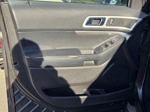 Used 2015 Ford Explorer XLT w/ Equipment Group 202A image 30