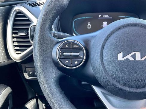 Used 2025 Kia Soul LX w/ LX Technology Package image 10