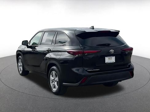 Used 2025 Toyota Highlander LE image 11