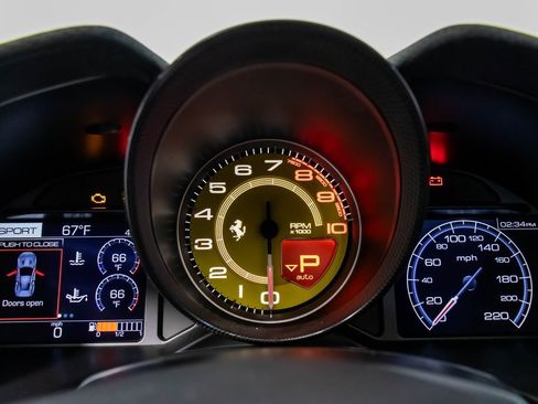 Certified 2019 Ferrari Portofino image 40