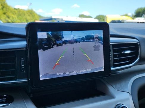 Used 2023 Ford Explorer XLT w/ Equipment Group 202A AWD/4WD image 23