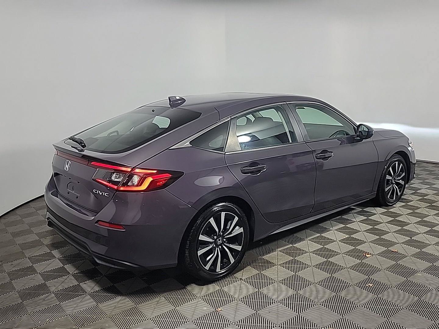Certified 2024 Honda Civic EX-L image 5