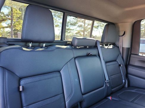 Used 2021 GMC Sierra 2500 Denali w/ Denali Black Diamond Edition image 11